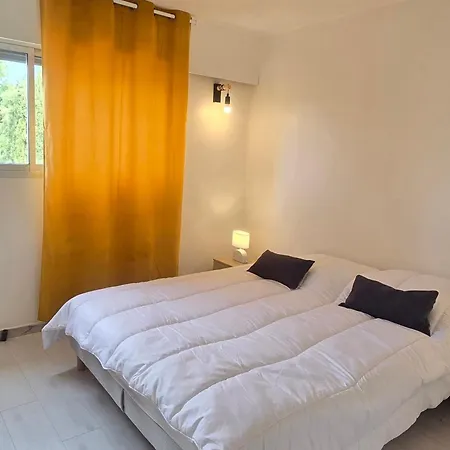 Ac With Balcony In Saint-raphael Apartamento